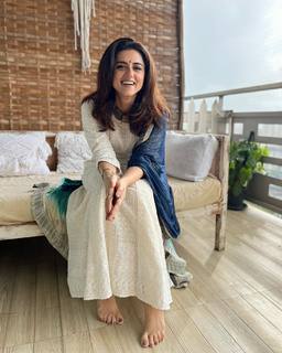 Riddhi Dogra feet photo 4