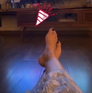 Riddhi Dogra feet photo 17
