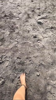 Riddhi Dogra feet photo 13