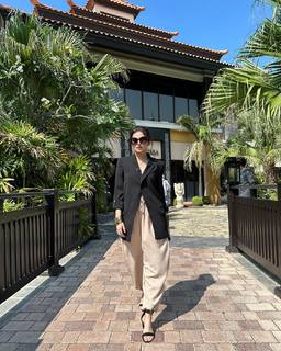 Riddhi Dogra feet photo 7