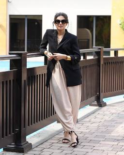 Riddhi Dogra feet photo 4