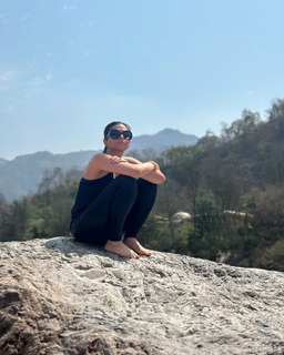 Riddhi Dogra feet photo 4