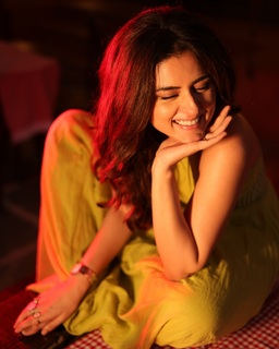 Riddhi Dogra feet photo 20
