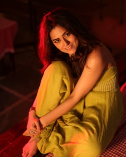 Riddhi Dogra feet photo 19