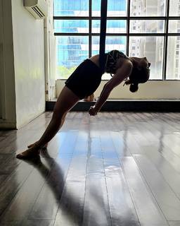 Riddhi Dogra feet photo 7
