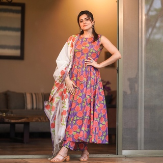 Riddhi Dogra feet photo 20