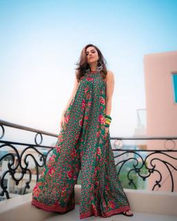 Riddhi Dogra feet photo 17