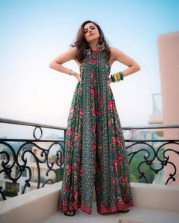 Riddhi Dogra feet photo 16