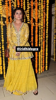 Riddhi Dogra feet photo 11