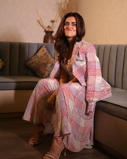 Riddhi Dogra feet photo 9