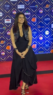 Riddhi Dogra feet photo 6