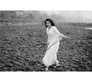 Riddhi Dogra feet photo 2