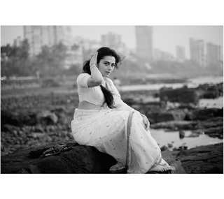 Riddhi Dogra feet photo 1