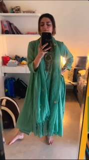 Riddhi Dogra feet photo 19