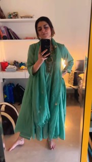 Riddhi Dogra feet photo 18