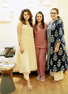 Riddhi Dogra feet photo 19