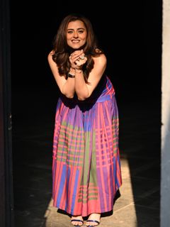 Riddhi Dogra feet photo 6