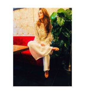 Riddhi Dogra feet photo 11