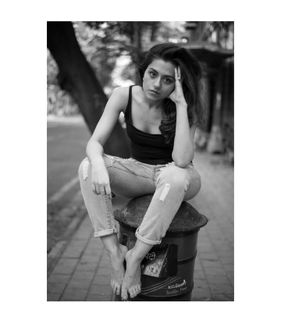 Riddhi Dogra feet photo 3