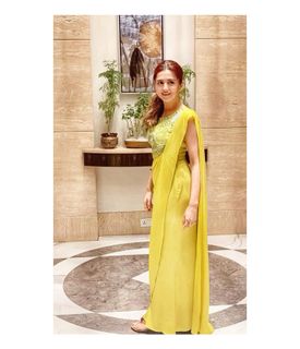 Riddhi Dogra feet photo 2