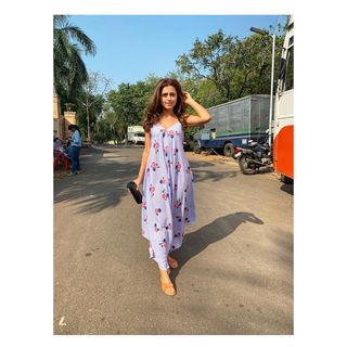 Riddhi Dogra feet photo 11