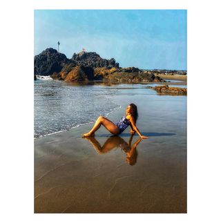 Riddhi Dogra feet photo 17