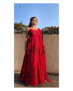 Riddhi Dogra feet photo 4