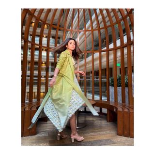 Riddhi Dogra feet photo 2