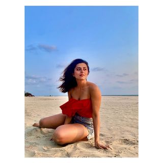 Riddhi Dogra feet photo 15