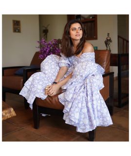 Riddhi Dogra feet photo 17