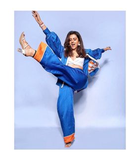 Riddhi Dogra feet photo 13