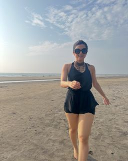 Riddhi Dogra feet photo 3