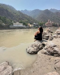 Riddhi Dogra feet photo 17