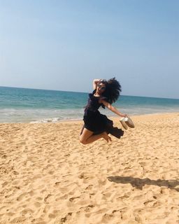 Riddhi Dogra feet photo 16