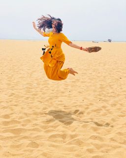 Riddhi Dogra feet photo 14