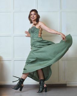 Riddhi Dogra feet photo 11