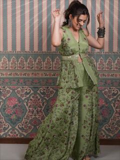 Riddhi Dogra feet photo 10