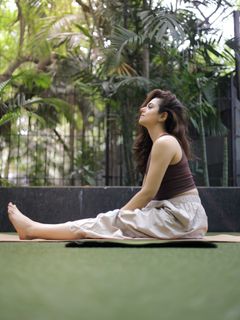 Riddhi Dogra feet photo 13