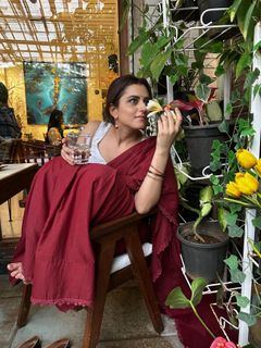 Riddhi Dogra feet photo 10