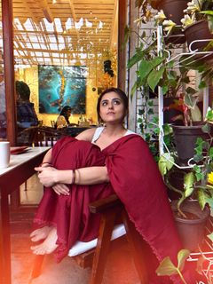 Riddhi Dogra feet photo 8