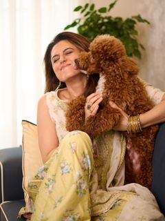 Riddhi Dogra feet photo 4