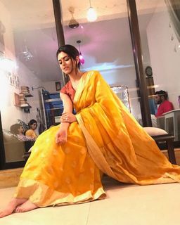 Riddhi Dogra feet photo 18