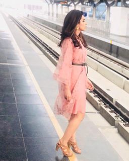 Riddhi Dogra feet photo 14