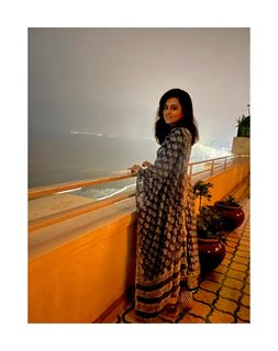 Riddhi Dogra feet photo 18