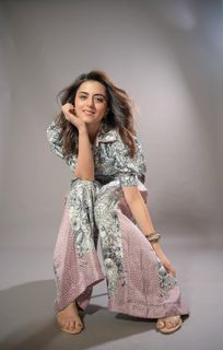 Riddhi Dogra feet photo 12