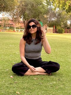 Riddhi Dogra feet photo 8