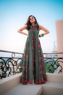 Riddhi Dogra feet photo 19
