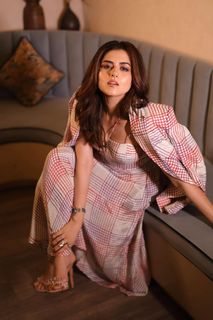 Riddhi Dogra feet photo 12