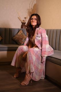 Riddhi Dogra feet photo 10