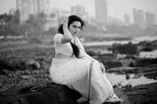 Riddhi Dogra feet photo 7